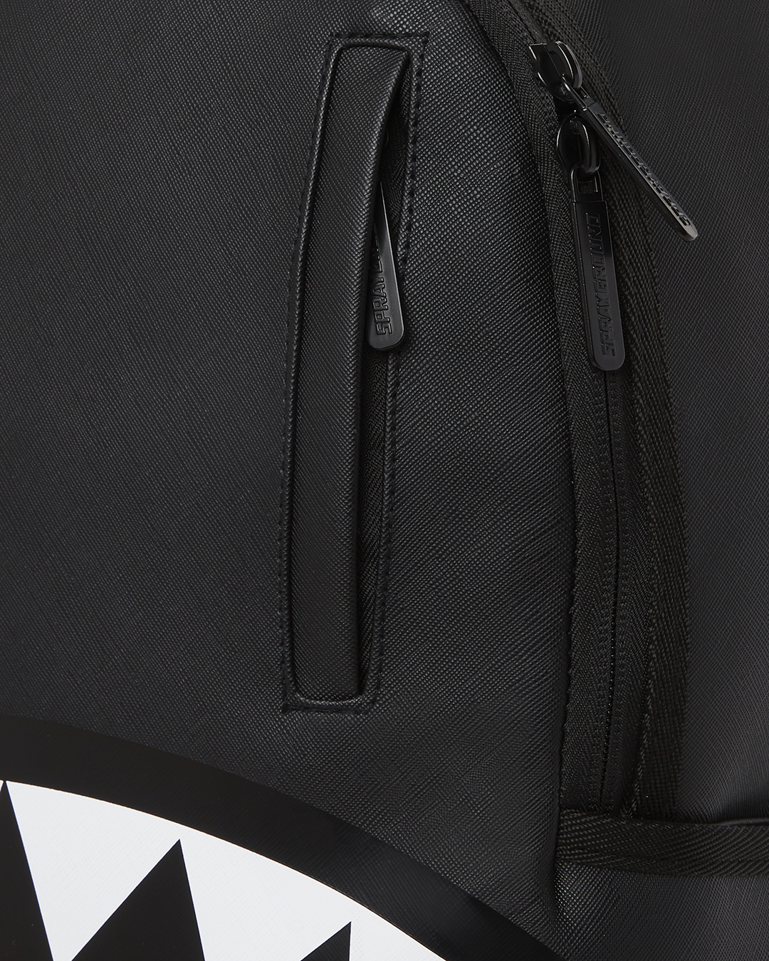 SHARK CENTRAL (BLACK) (DLXV)