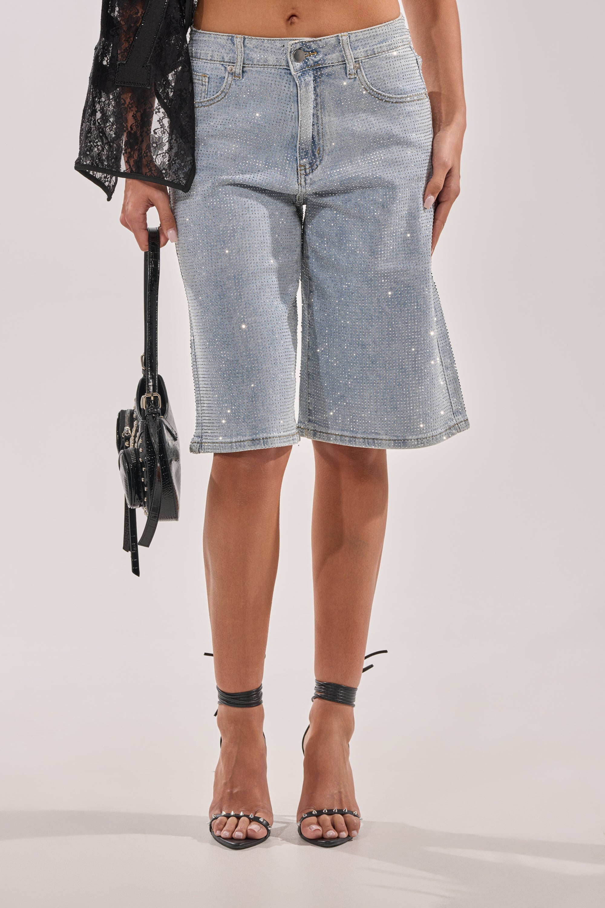 BLING BLING RHINESTONE BERMUDA SHORT IN LIGHT BLUE DENIM