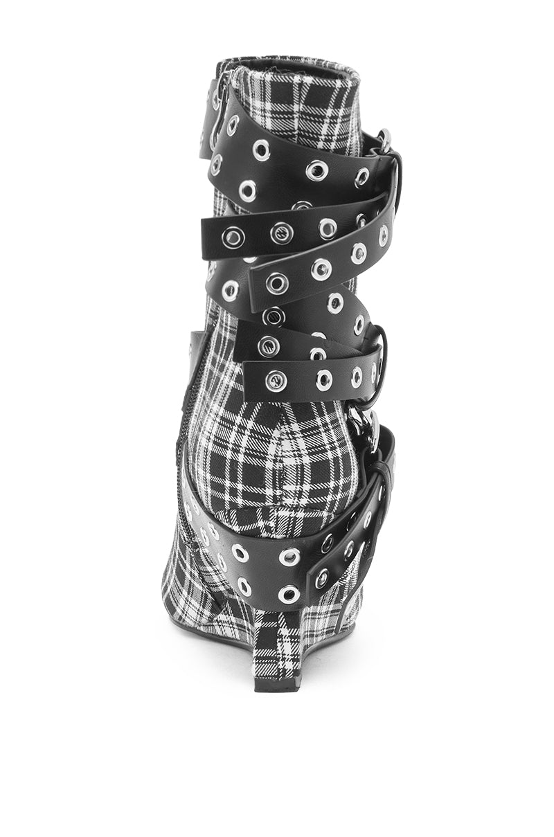 AZALEA WANG CHALKIS BLACK WHITE PLAID BUCKLE WEDGE BOOTIE