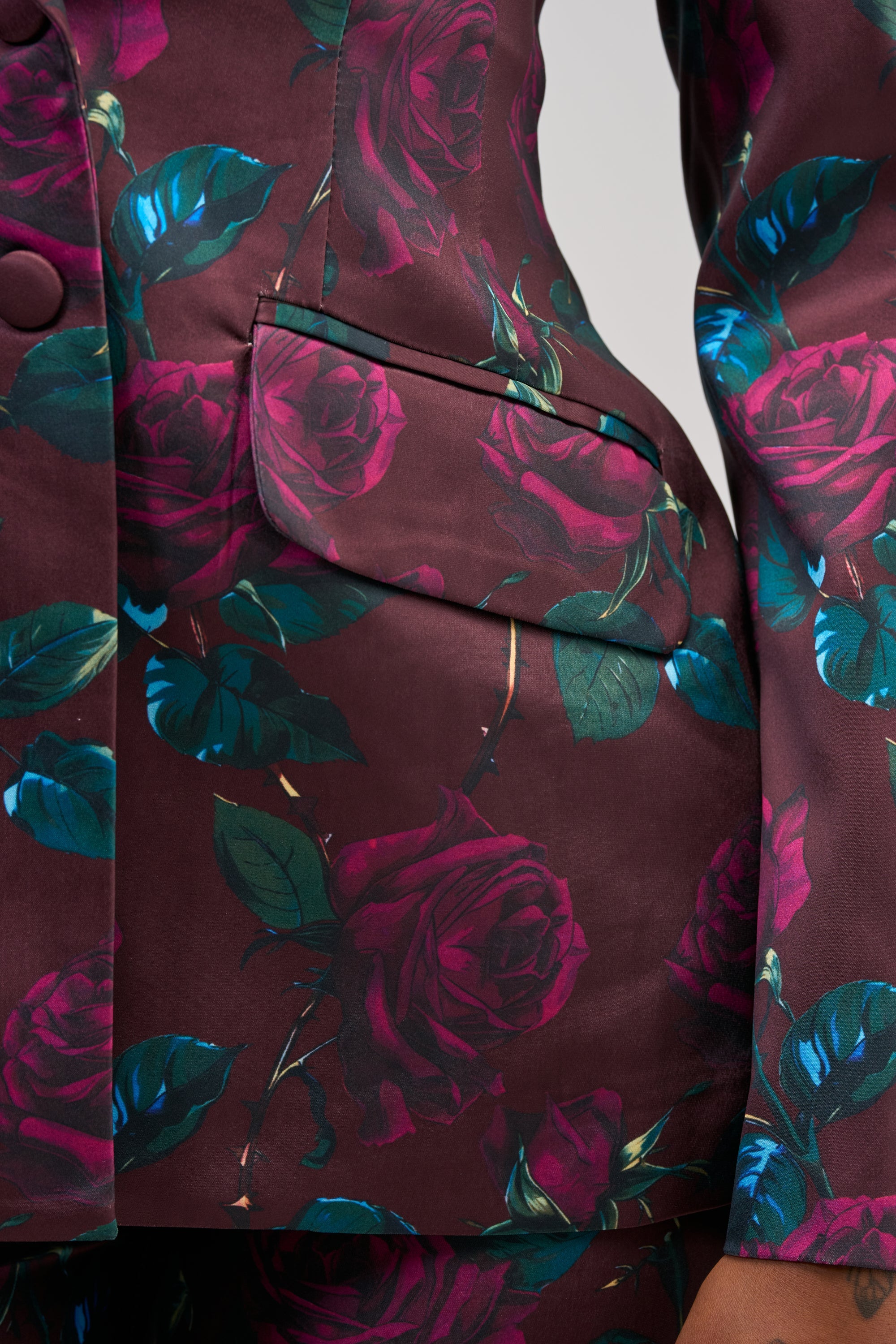 DOZEN ROSES SATIN BLAZER IN BURGUNDY
