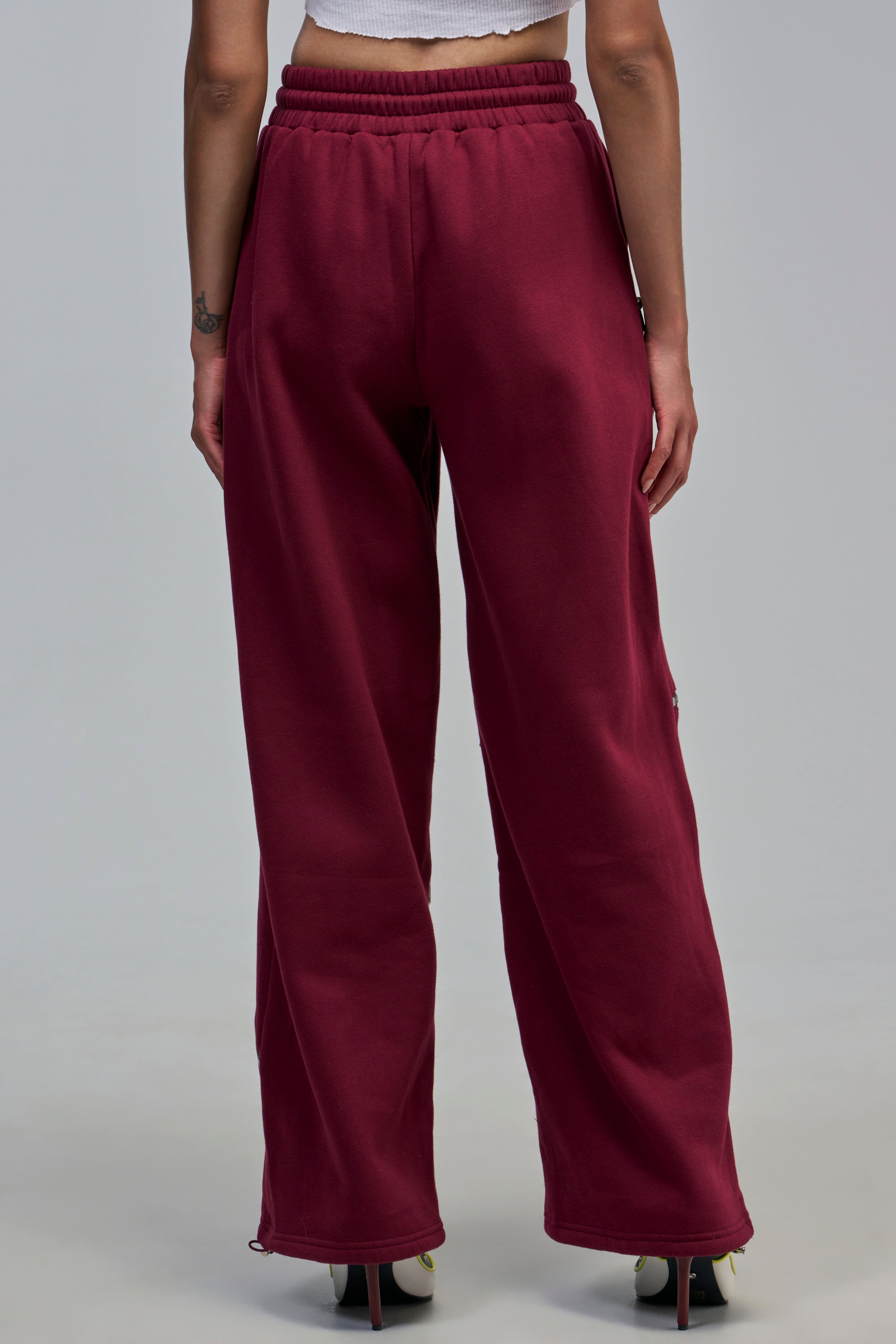 CALI MULTI ZIPPER JOGGER IN BURGUNDY