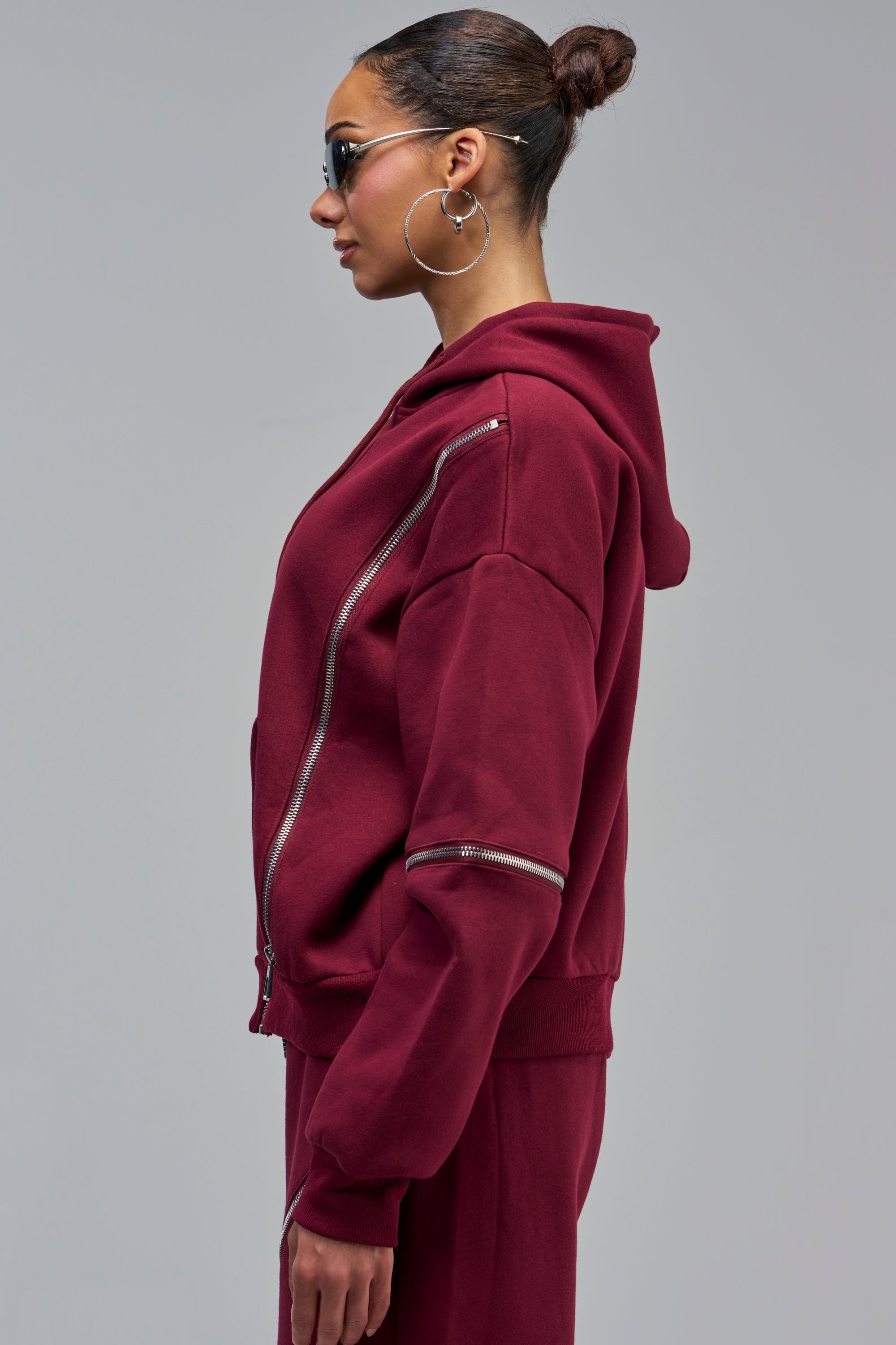 CALI MULTI ZIPPER HOODED SWEATSHIRT IN BURGUNDY
