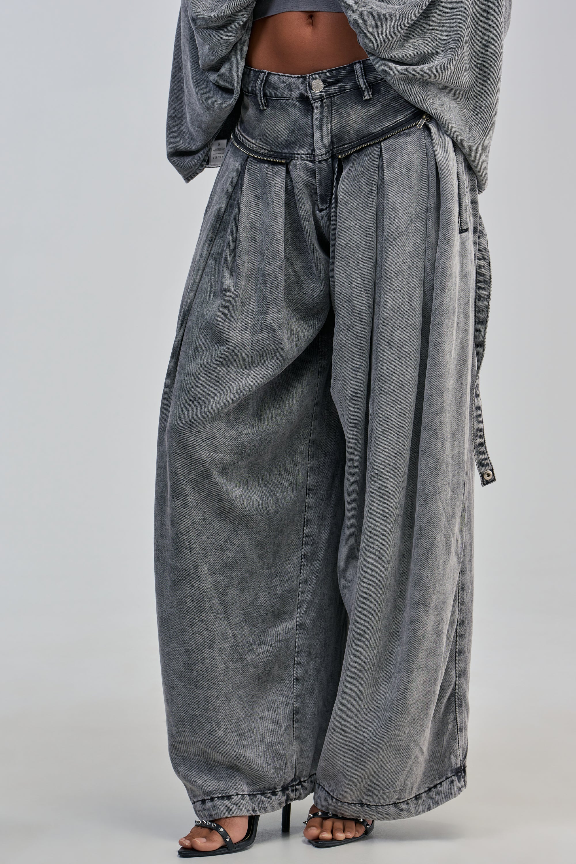 DRIFTING AWAY CARGO DENIM IN CHARCOAL