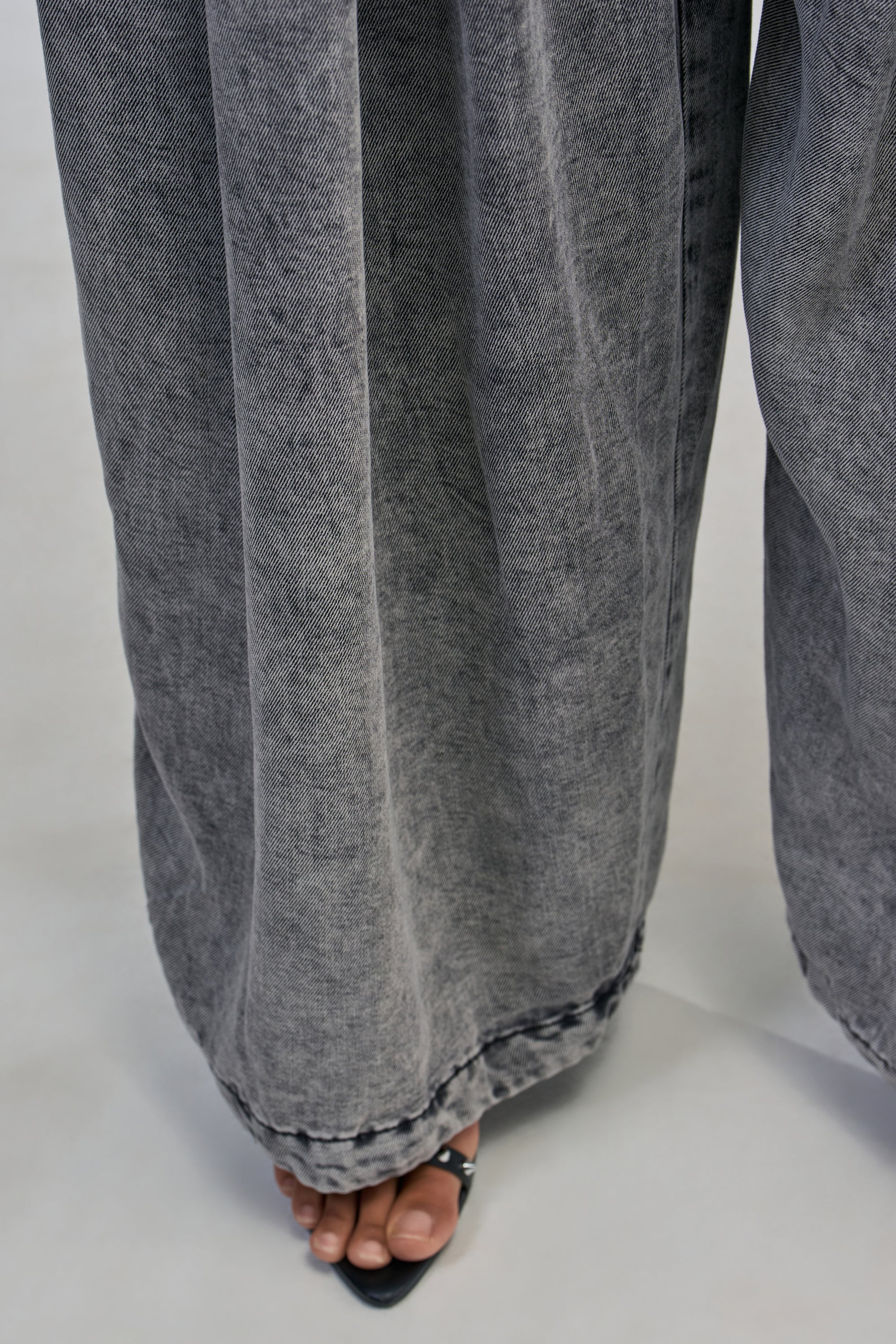 DRIFTING AWAY CARGO DENIM IN CHARCOAL