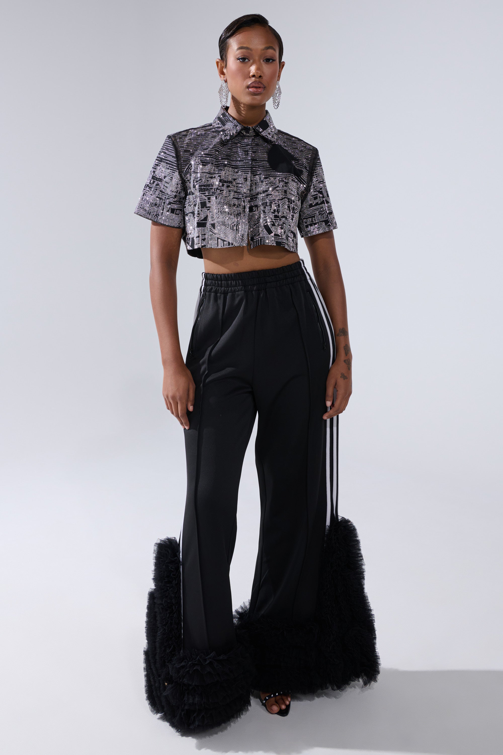 ALL AROUND THE WORLD BUTTON DOWN TOP IN BLACK