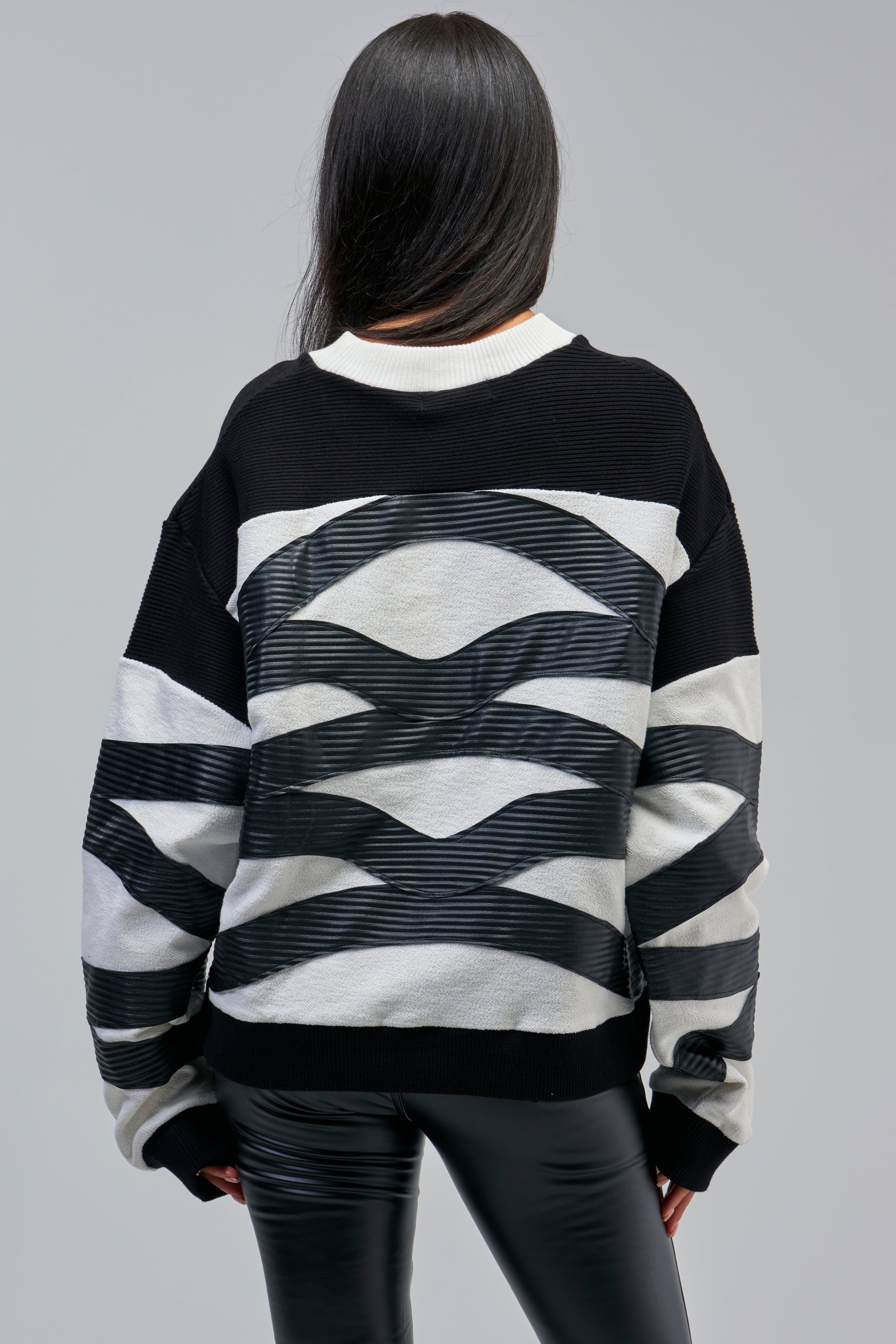 CROSSING LINES SWEATSHIRT