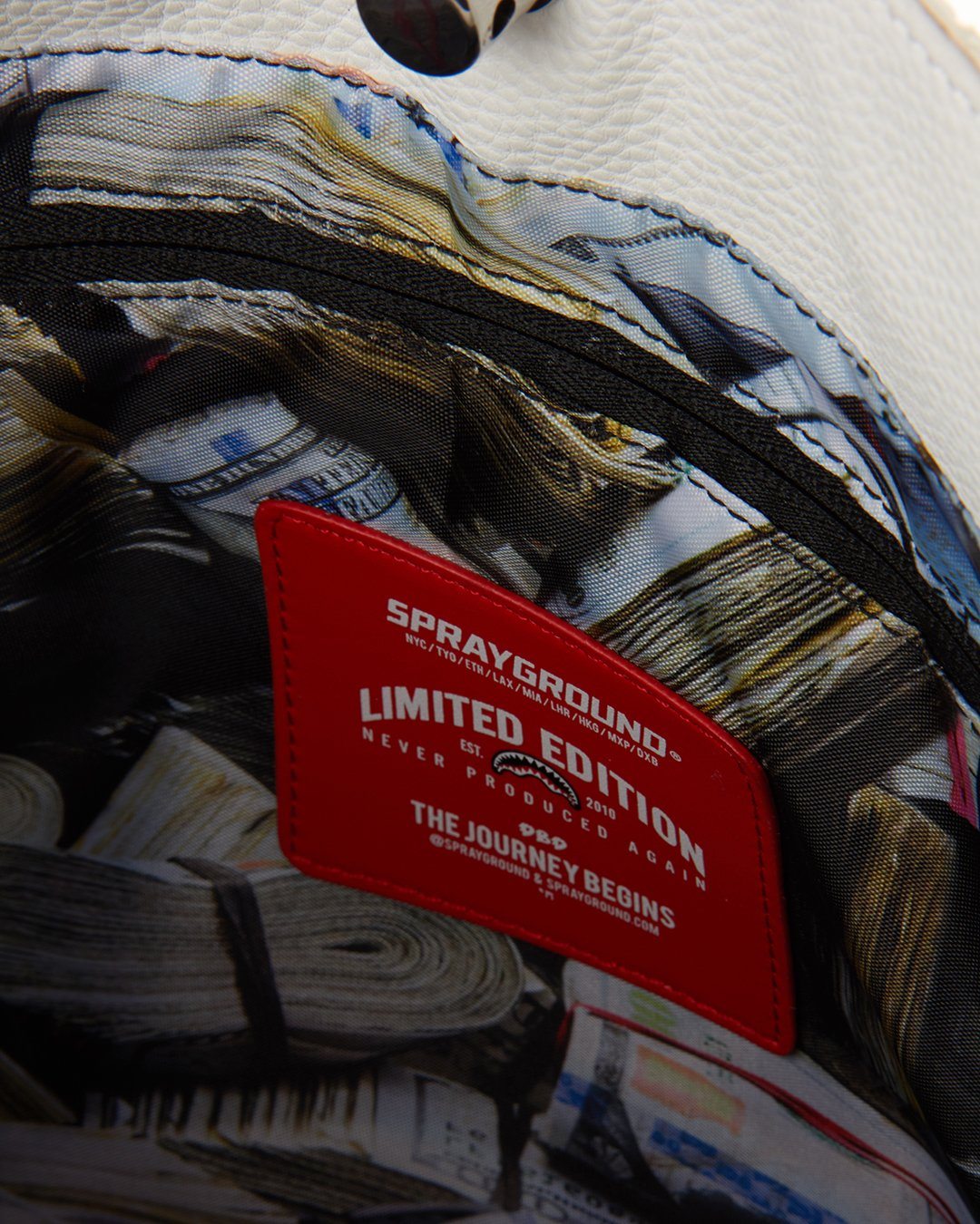 SHARKS OF THE WORLD TOTE