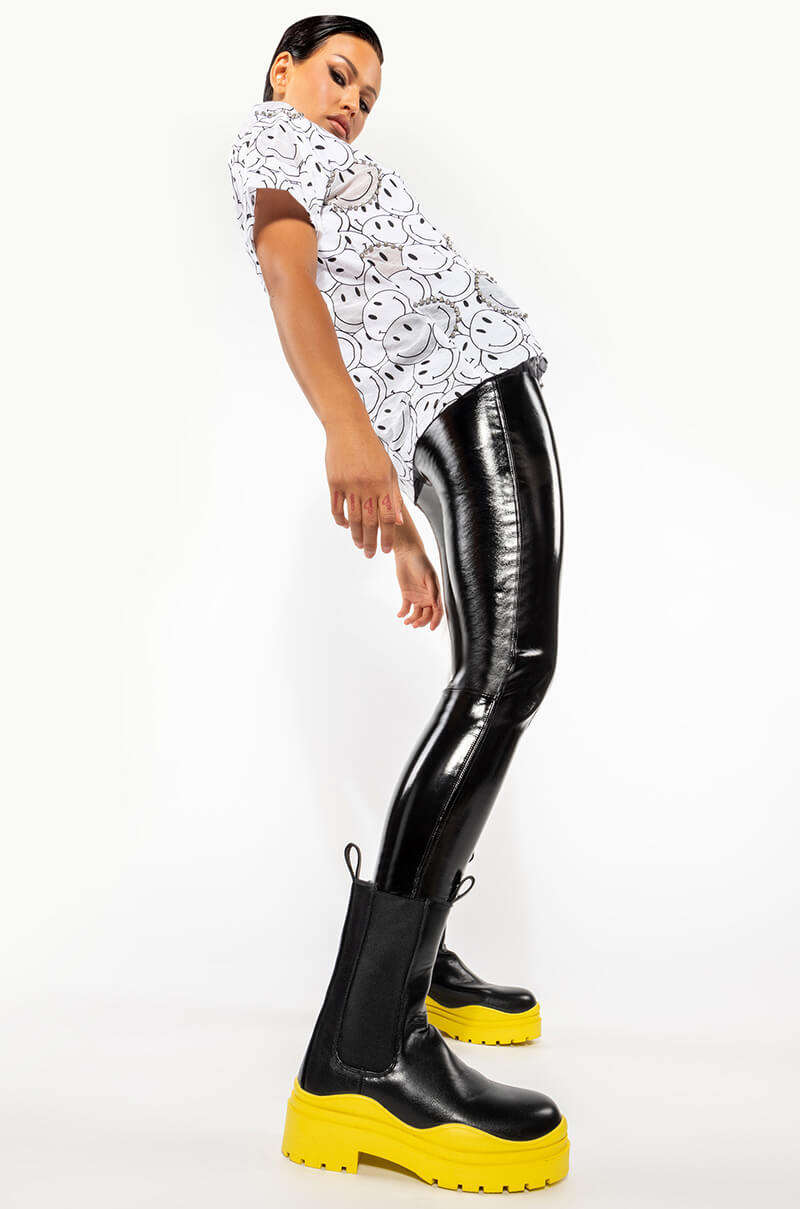 ALL SMILES OVERSIZED GRAPHIC TSHIRT