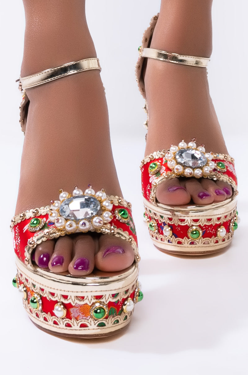 AZALEA WANG AIM FOR THE EYES CHUNKY HEEL SANDAL IN RED