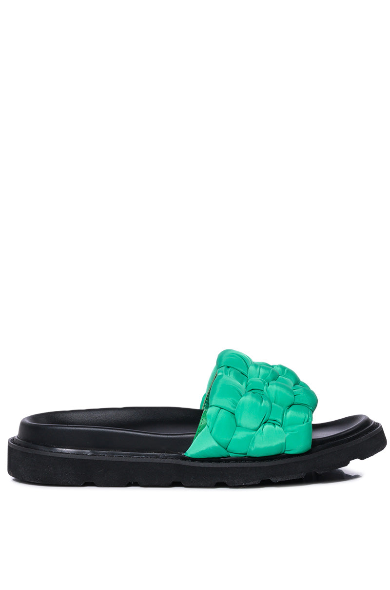 AZALEA WANG BEE FLAT SANDAL IN GREEN