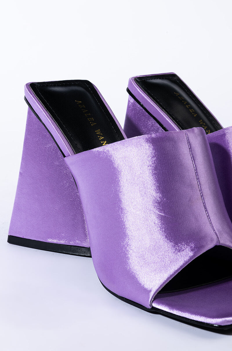 AZALEA WANG CAUGHT IN A DREAM CHUNKY SANDAL IN PURPLE