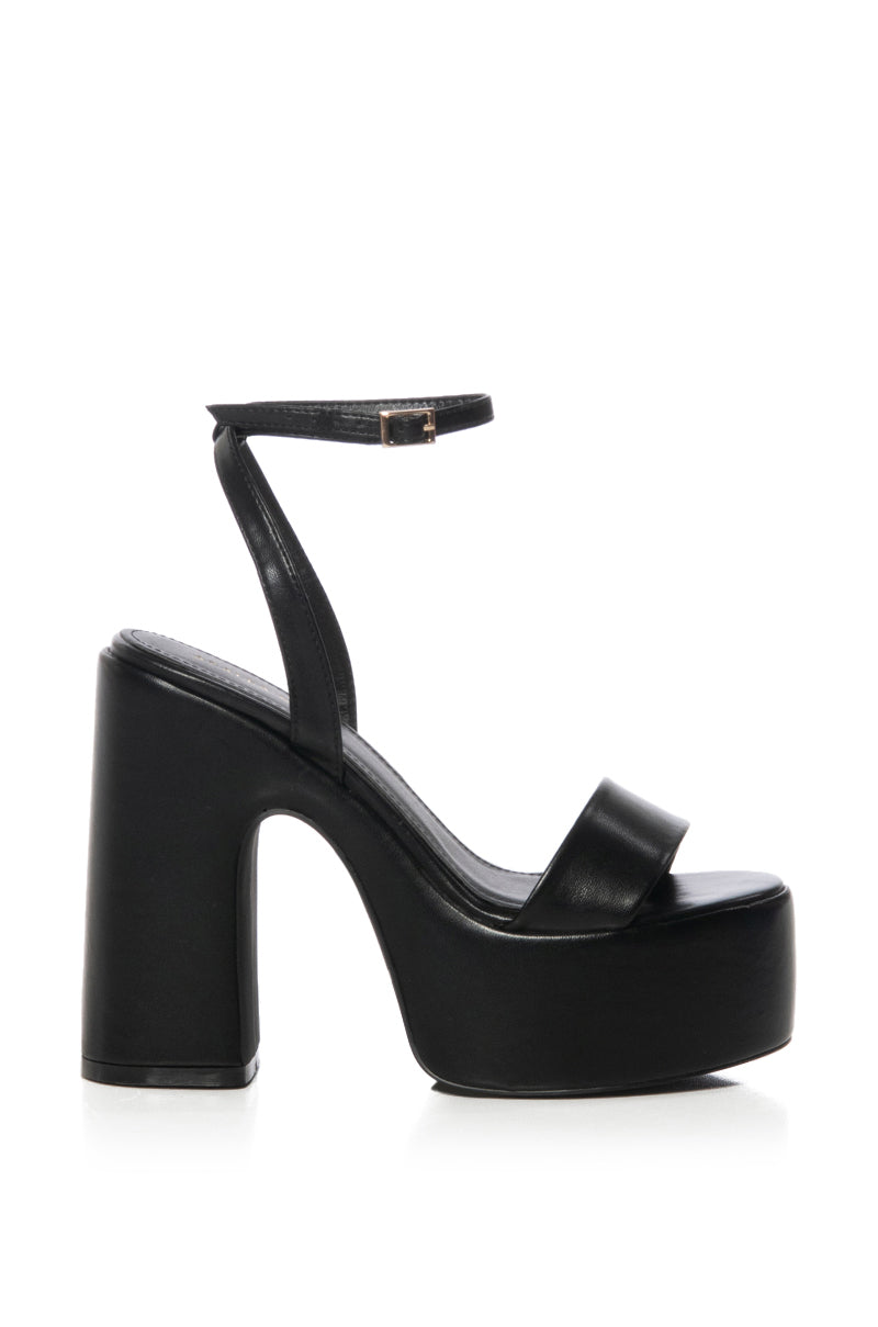 AZALEA WANG JADA CHUNKY PLATFORM SANDAL IN BLACK