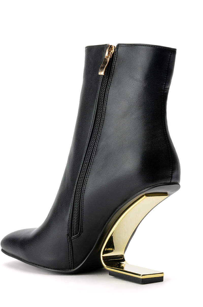 AZALEA WANG ARIANNA SMOOTH VEGAN LEATHER WEDGE BOOTIE IN BONE