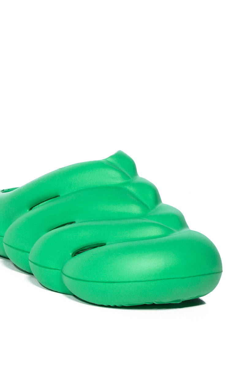 AZALEA WANG RUMBLE RUBBER FLAT SANDAL IN GREEN
