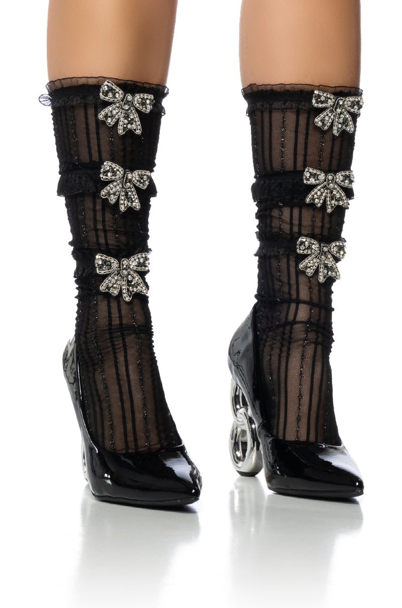 BOW EMBELLISHED KNEE HIGH SOCKS